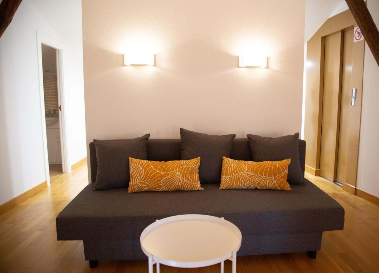 Rajabai Apartment